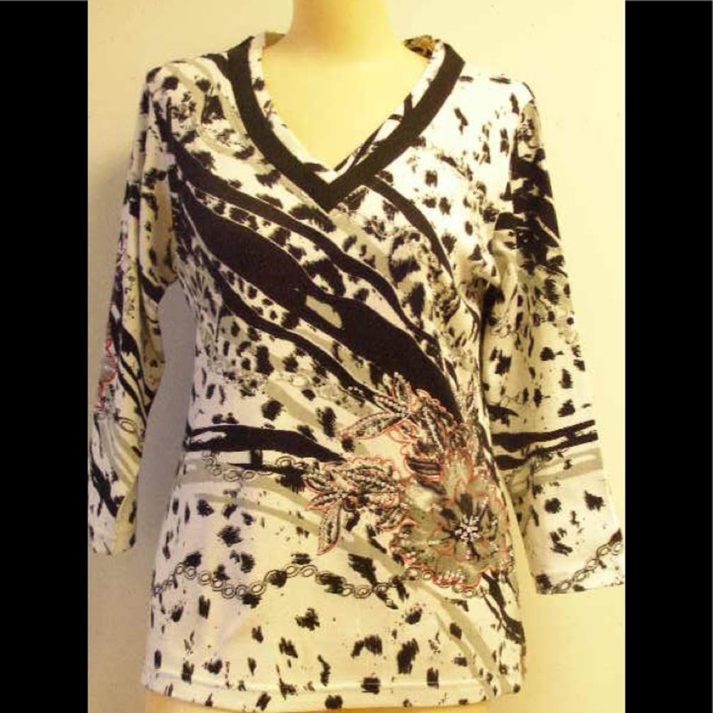 Xl or 3x Fashque black and white shirt